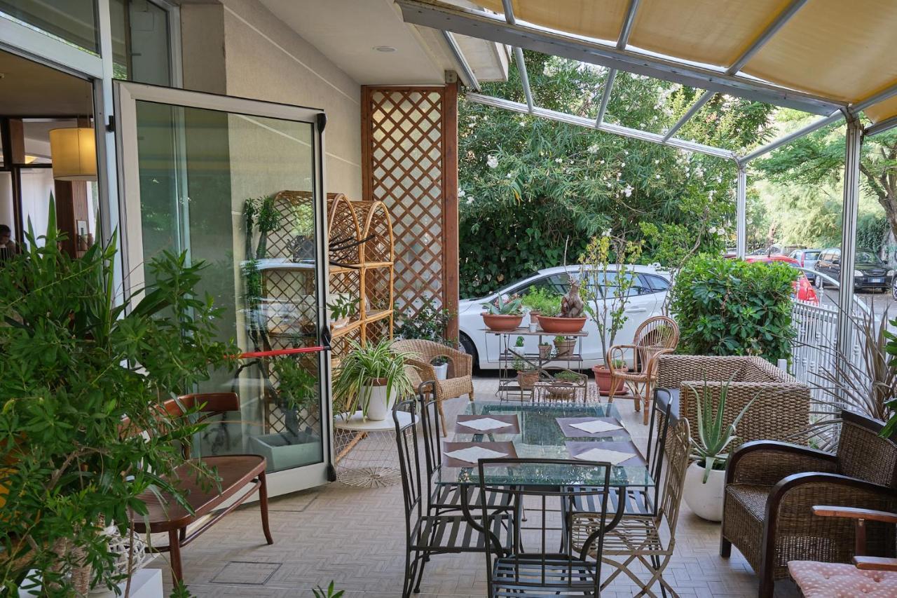 Hotel Spring Rimini Exterior foto